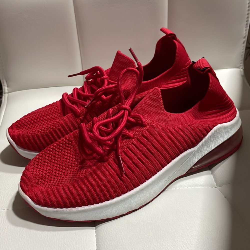 TAXI Red Knit Lace-Up Air Cushion Round Toe Size 10
Women's Sneakers